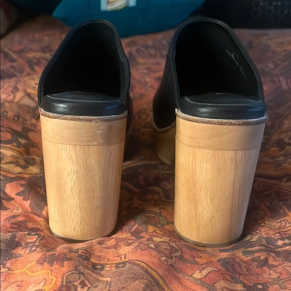 Charlotte Stone Black and White Floral Clogs - Picture 5 of 6